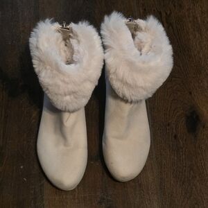 DKNY Women's White Fur-Trimmed Boots SZ 6